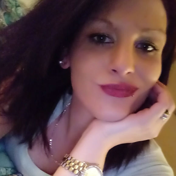 Meet your Posher, Brandy - Picture 2 of 4